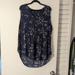 Torrid Blue Floral Sleeveless Blouse with Relaxed Fit 1 (14/16)